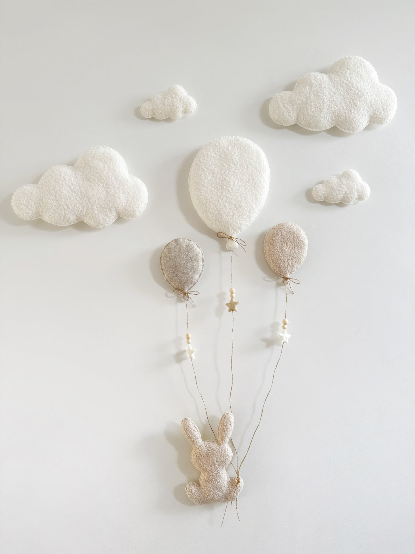 Balloons & Clouds Wall Display Set - 3 Balloons mix in Ivory Bouclé, Ecru Bouclé & Oatmeal Felt - Large Bunny