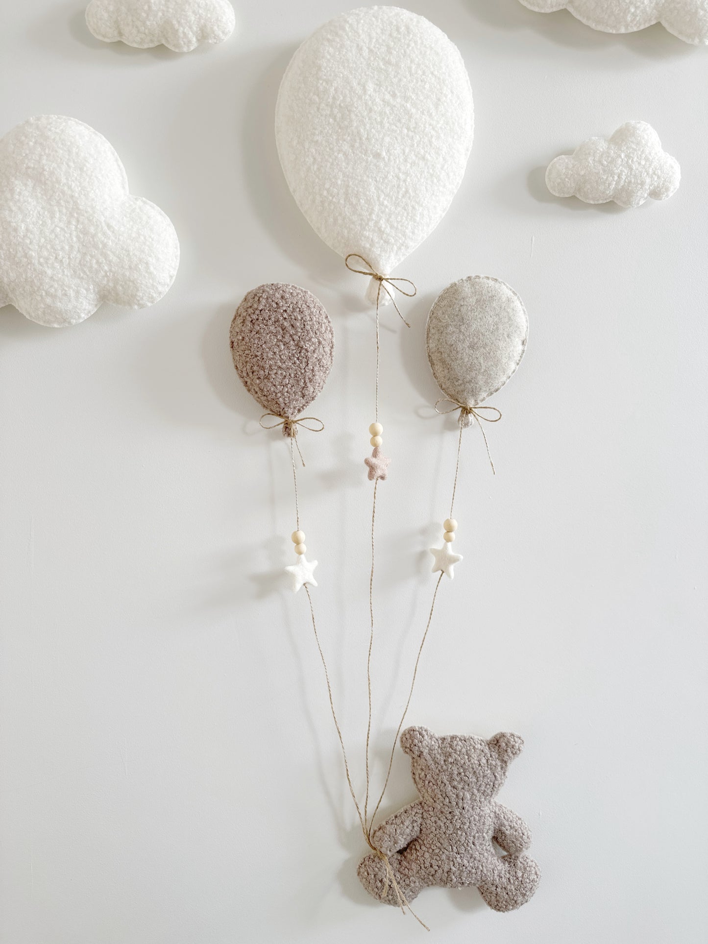 Balloons & Clouds Wall Display Set - 3 Balloons mix in Ivory Bouclé, Taupe Bouclé & Oatmeal Felt - Large Teddy Bear