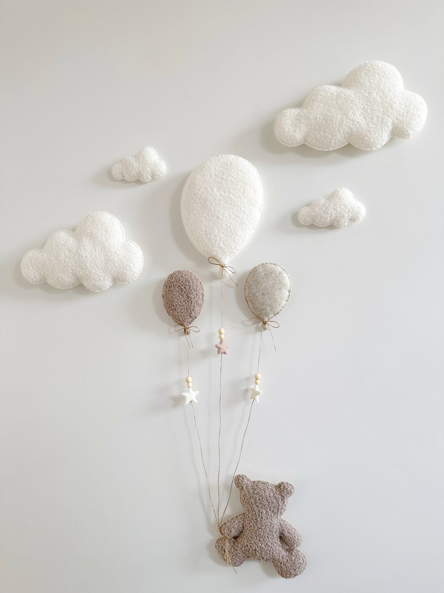 Balloons & Clouds Wall Display Set - 3 Balloons mix in Ivory Bouclé, Taupe Bouclé & Oatmeal Felt - Large Teddy Bear