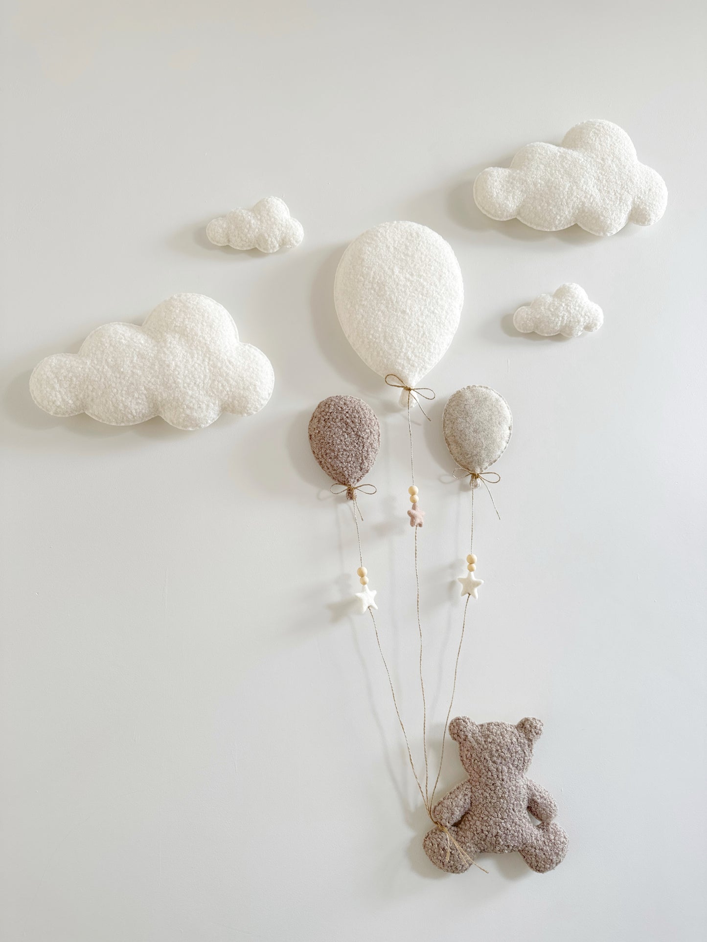 Balloons & Clouds Wall Display Set - 3 Balloons mix in Ivory Bouclé, Taupe Bouclé & Oatmeal Felt - Large Teddy Bear