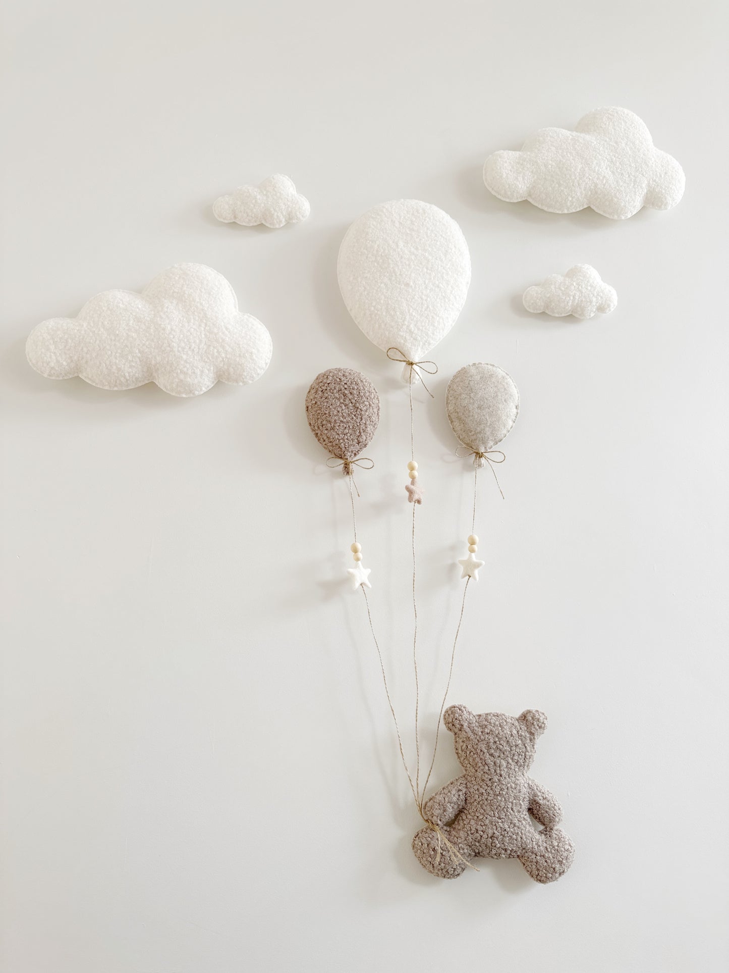 Balloons & Clouds Wall Display Set - 3 Balloons mix in Ivory Bouclé, Taupe Bouclé & Oatmeal Felt - Large Teddy Bear