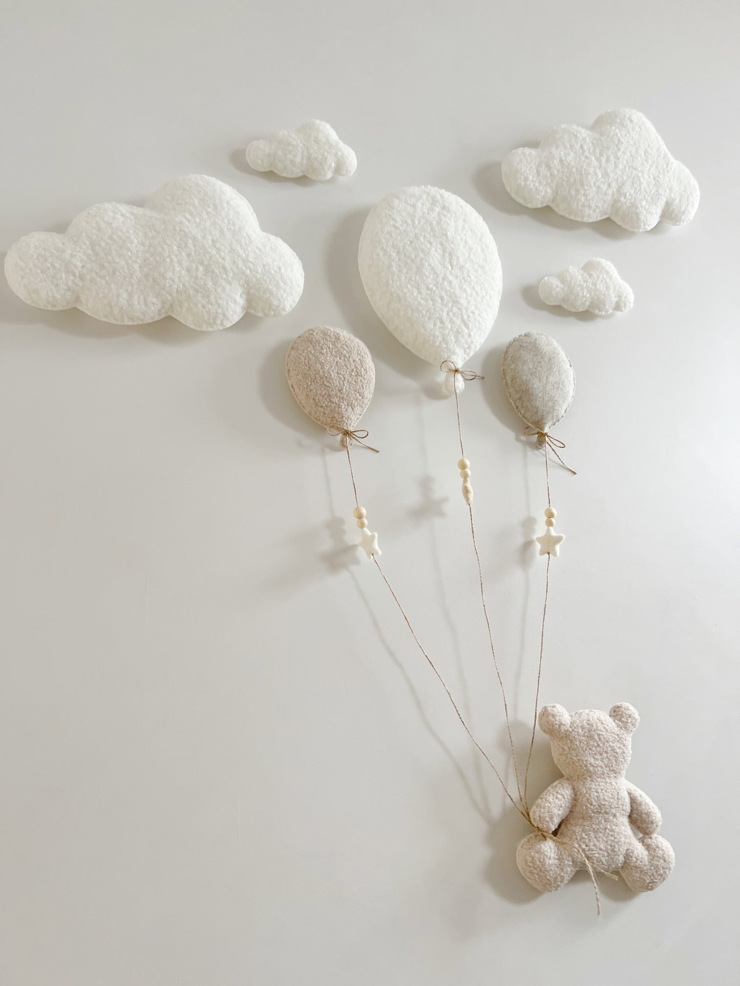 Balloons & Clouds Wall Display Set - 3 Balloons mix in Ivory Bouclé, Ecru Bouclé & Oatmeal Felt - Large Teddy Bear