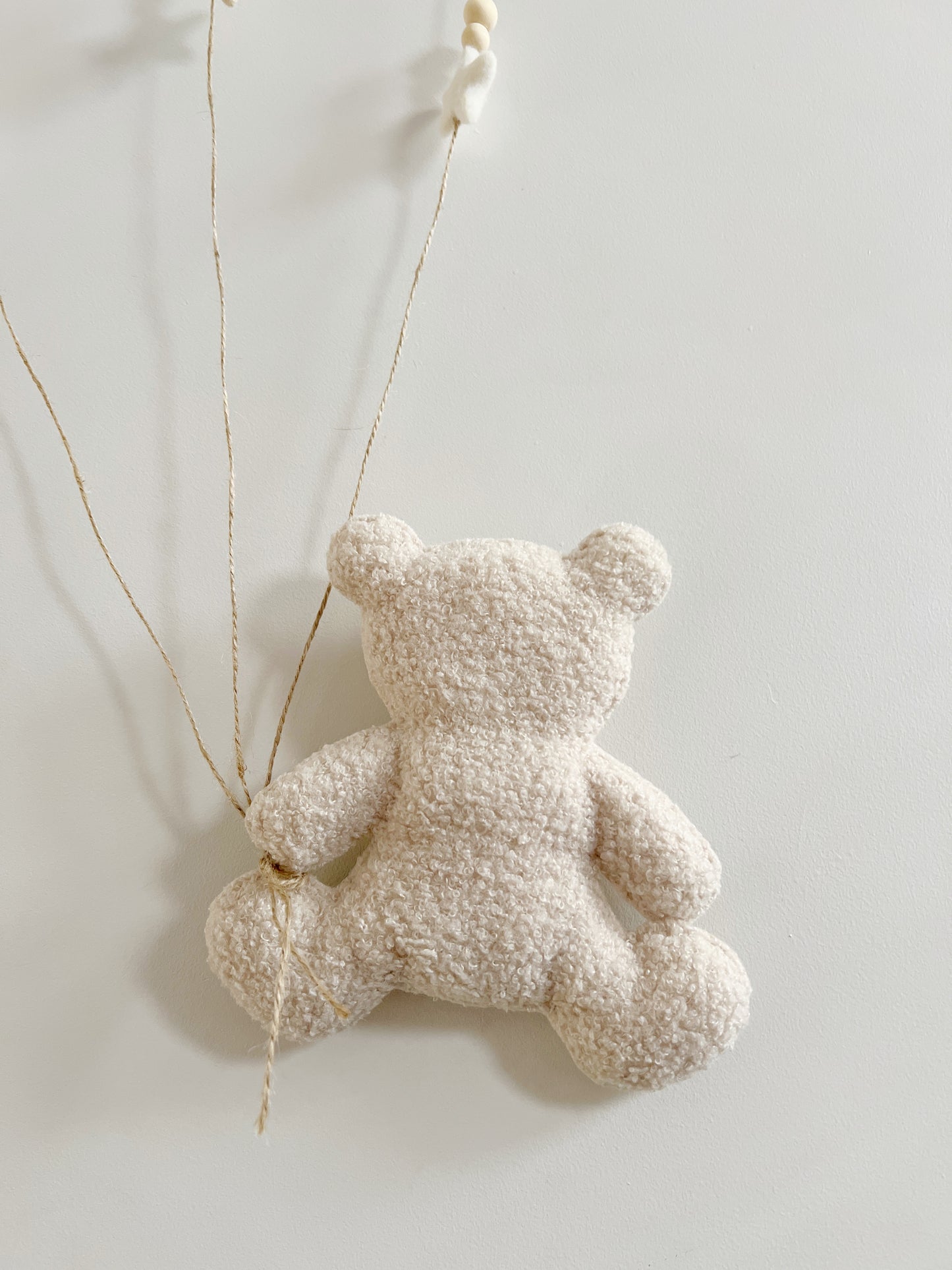 Balloons & Clouds Wall Display Set - 3 Balloons mix in Ivory Bouclé, Ecru Bouclé & Oatmeal Felt - Large Teddy Bear