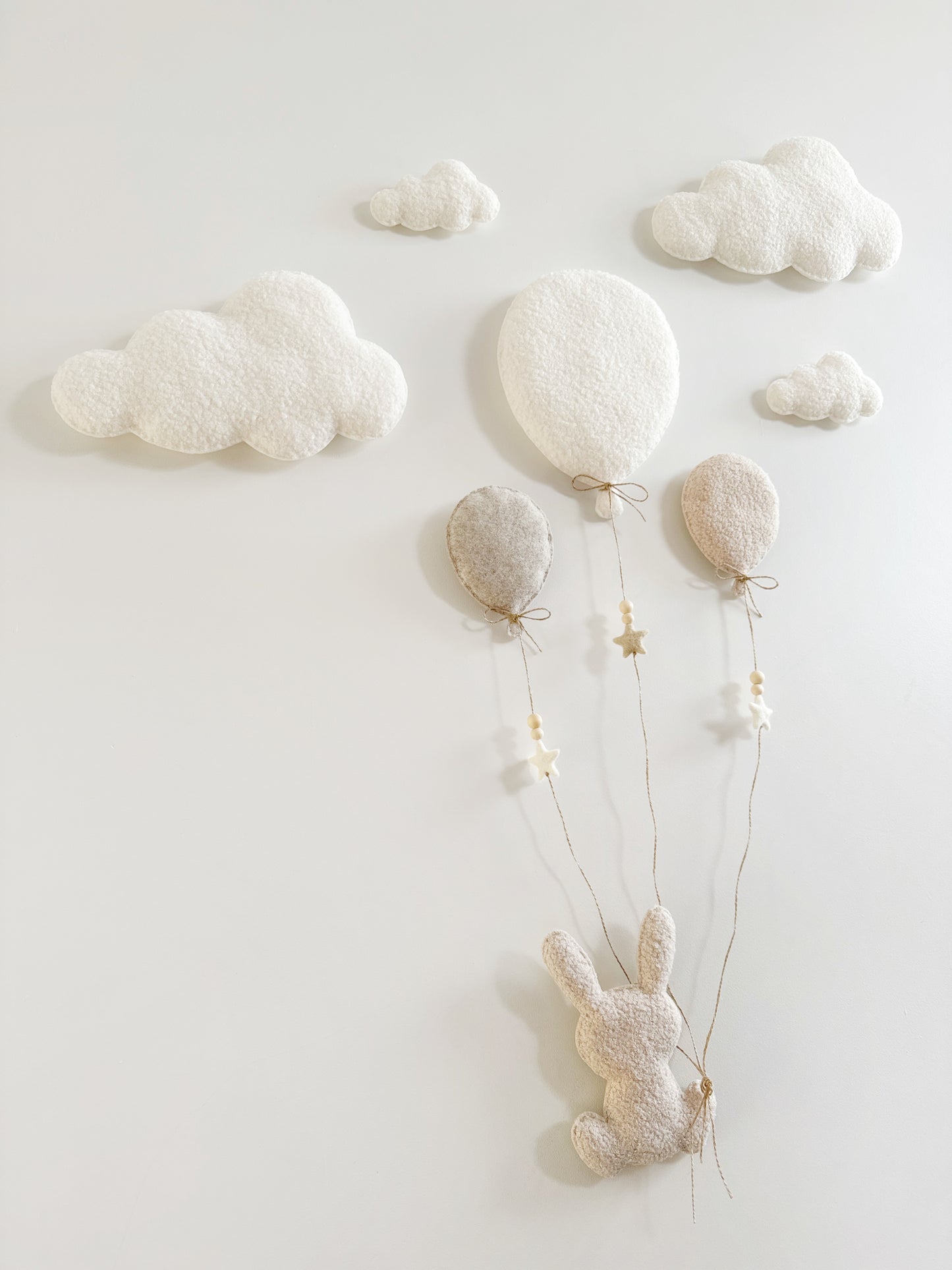 Balloons & Clouds Wall Display Set - 3 Balloons mix in Ivory Bouclé, Ecru Bouclé & Oatmeal Felt - Large Bunny