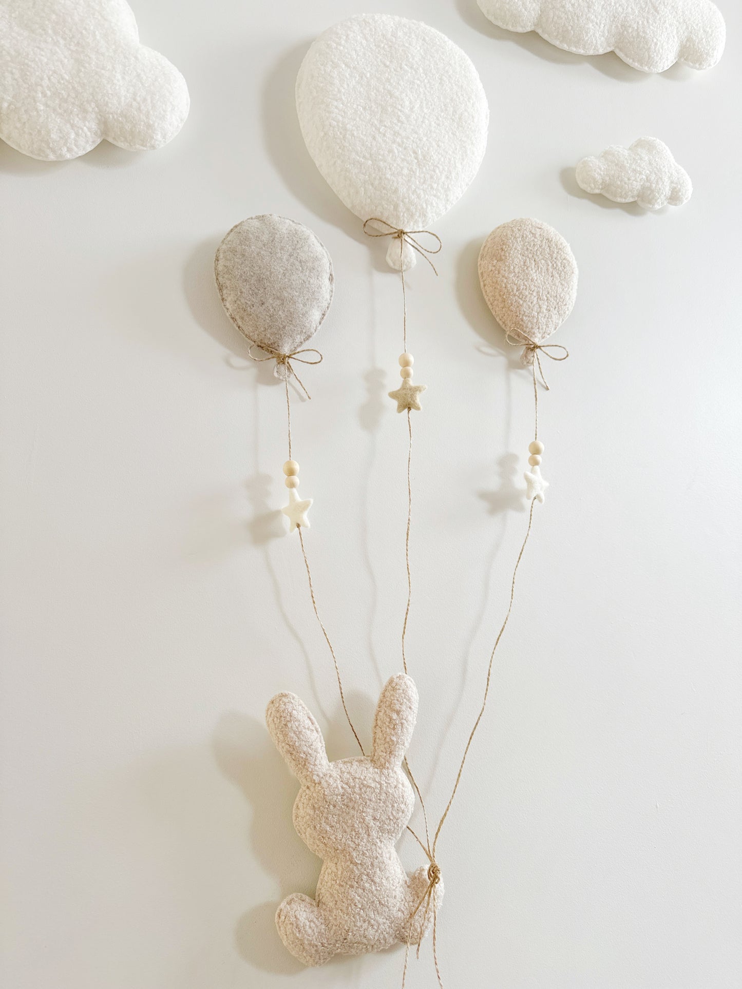 Balloons & Clouds Wall Display Set - 3 Balloons mix in Ivory Bouclé, Ecru Bouclé & Oatmeal Felt - Large Bunny